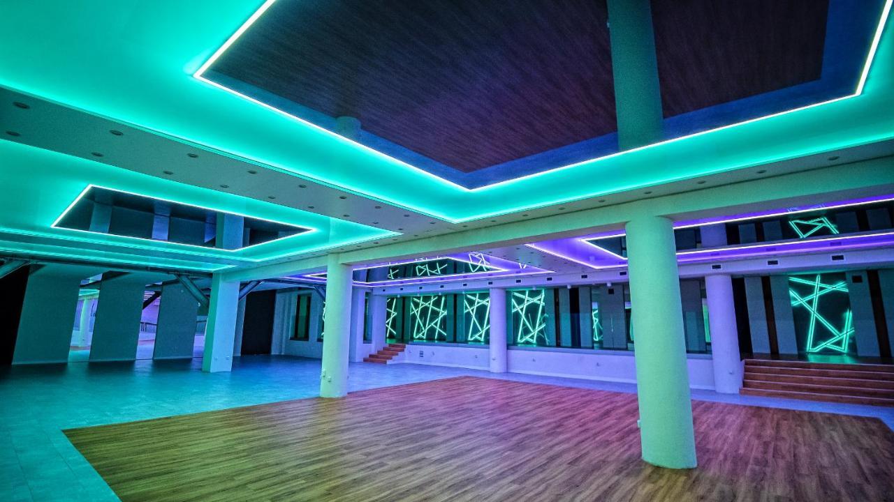 Hotel Senator Konferencje & Spa Starachowice Exteriör bild