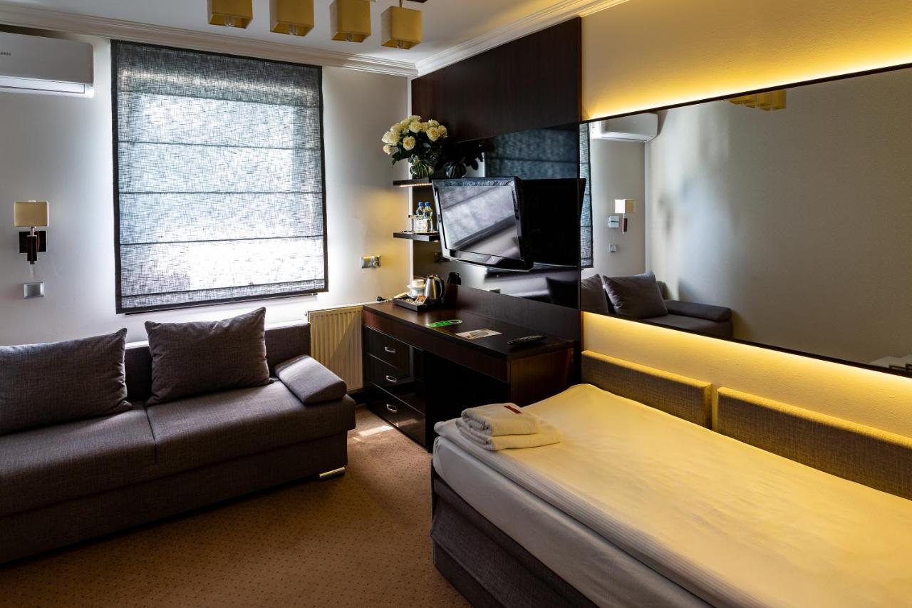 Hotel Senator Konferencje & Spa Starachowice Exteriör bild