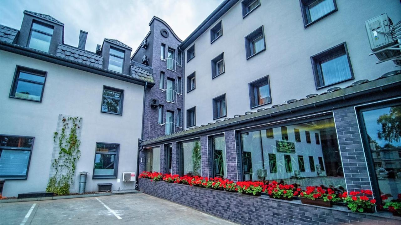 Hotel Senator Konferencje & Spa Starachowice Exteriör bild