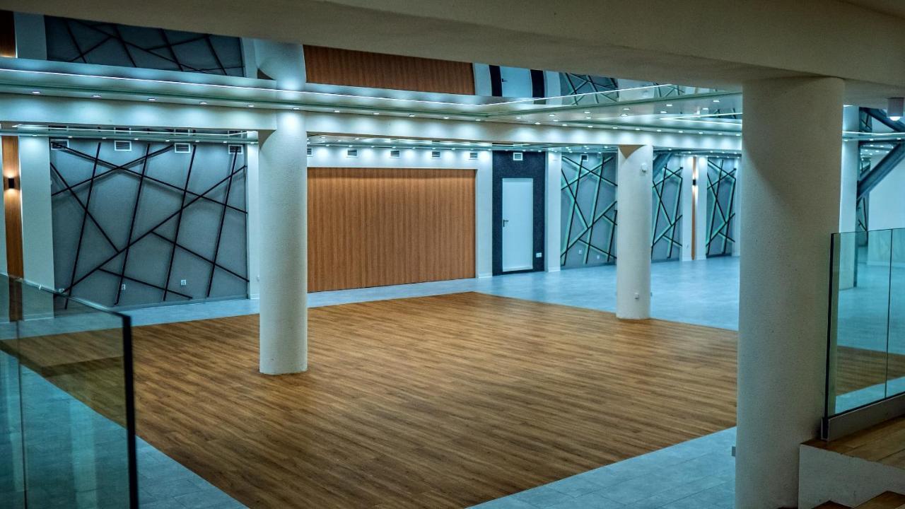 Hotel Senator Konferencje & Spa Starachowice Exteriör bild