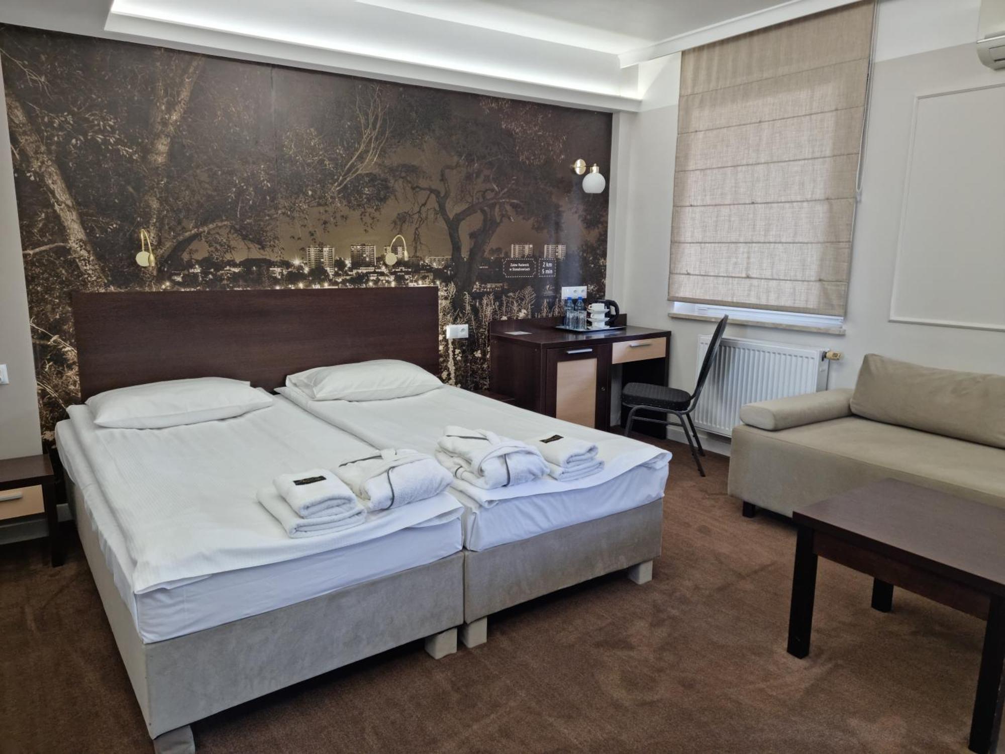 Hotel Senator Konferencje & Spa Starachowice Exteriör bild
