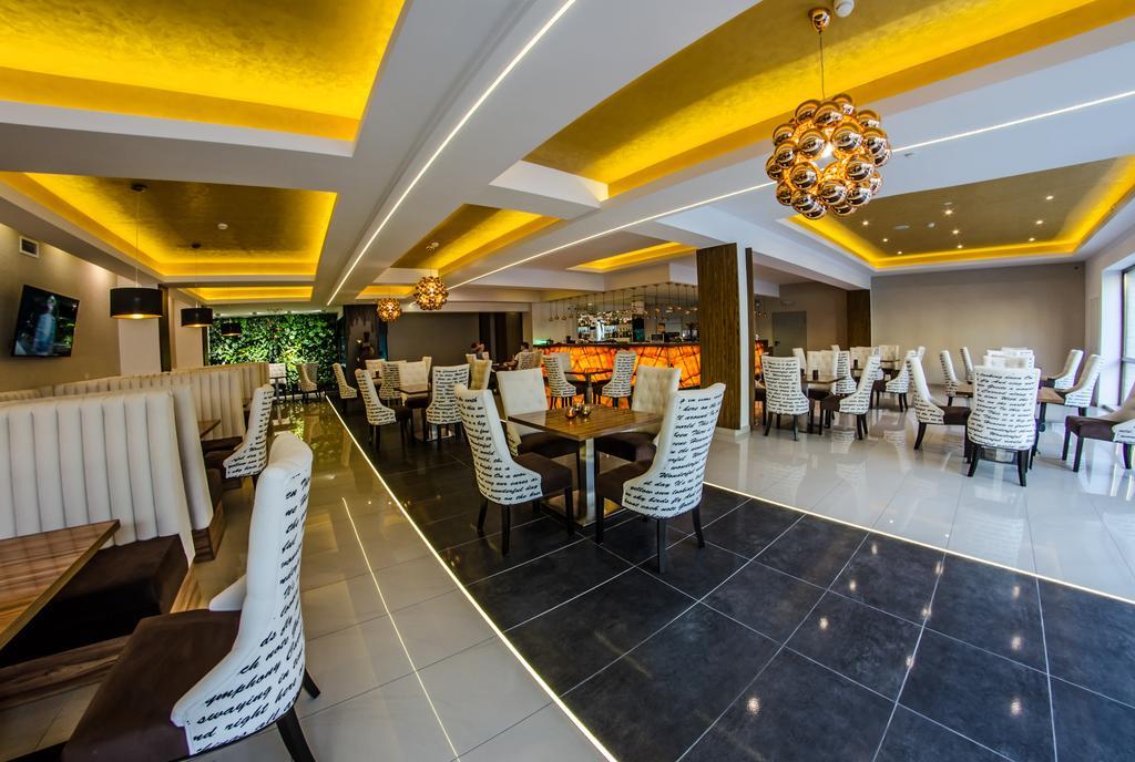 Hotel Senator Konferencje & Spa Starachowice Exteriör bild