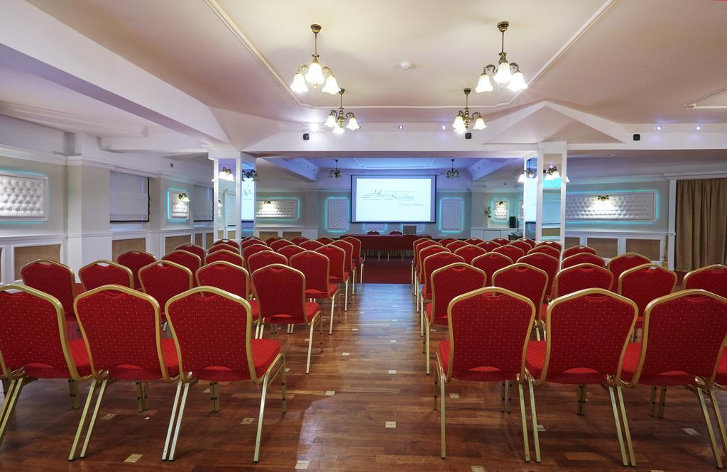 Hotel Senator Konferencje & Spa Starachowice Exteriör bild
