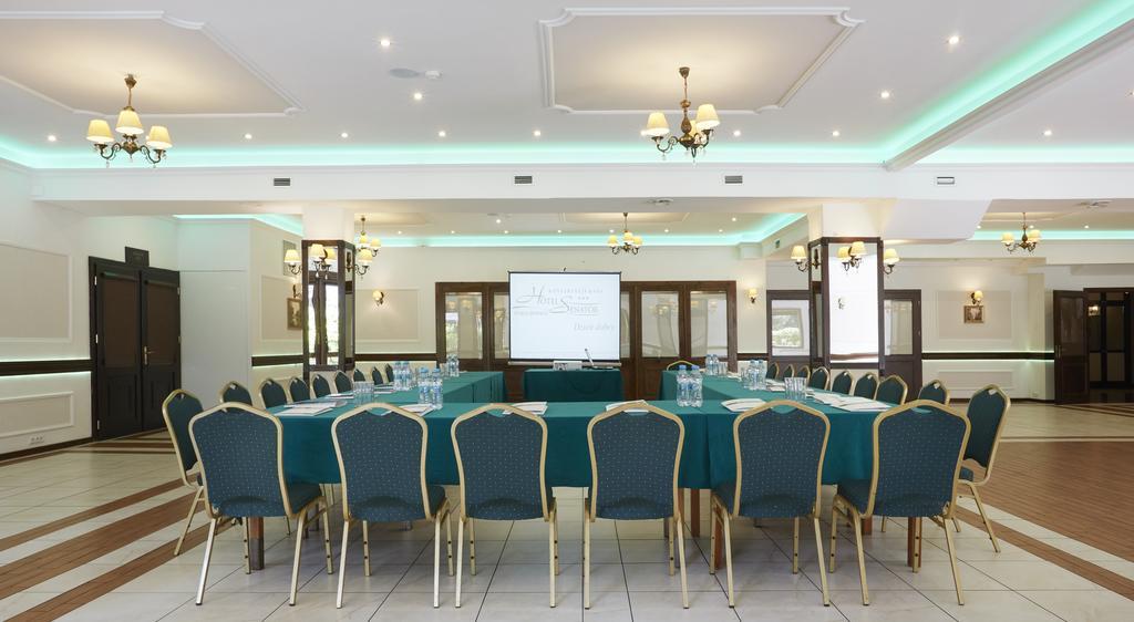 Hotel Senator Konferencje & Spa Starachowice Exteriör bild