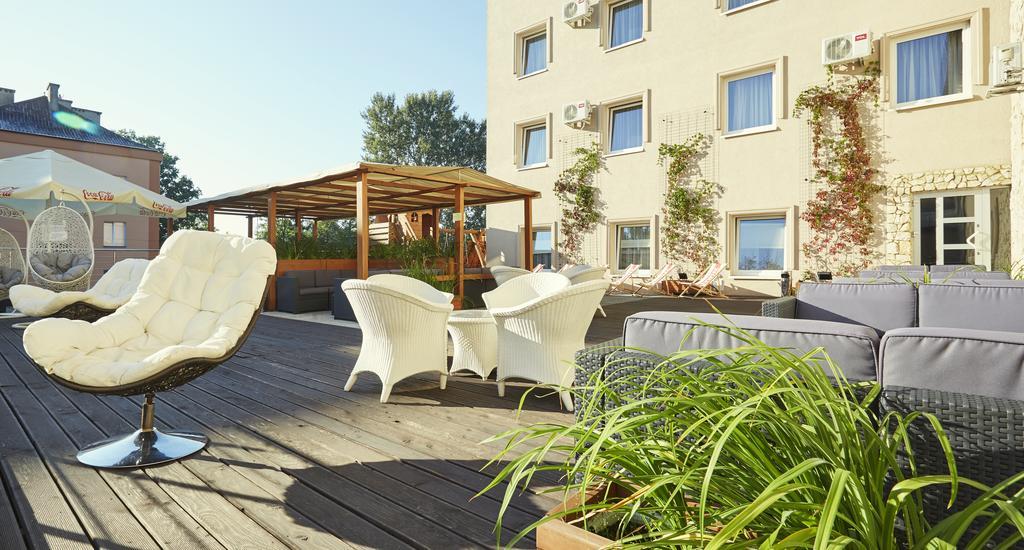 Hotel Senator Konferencje & Spa Starachowice Exteriör bild